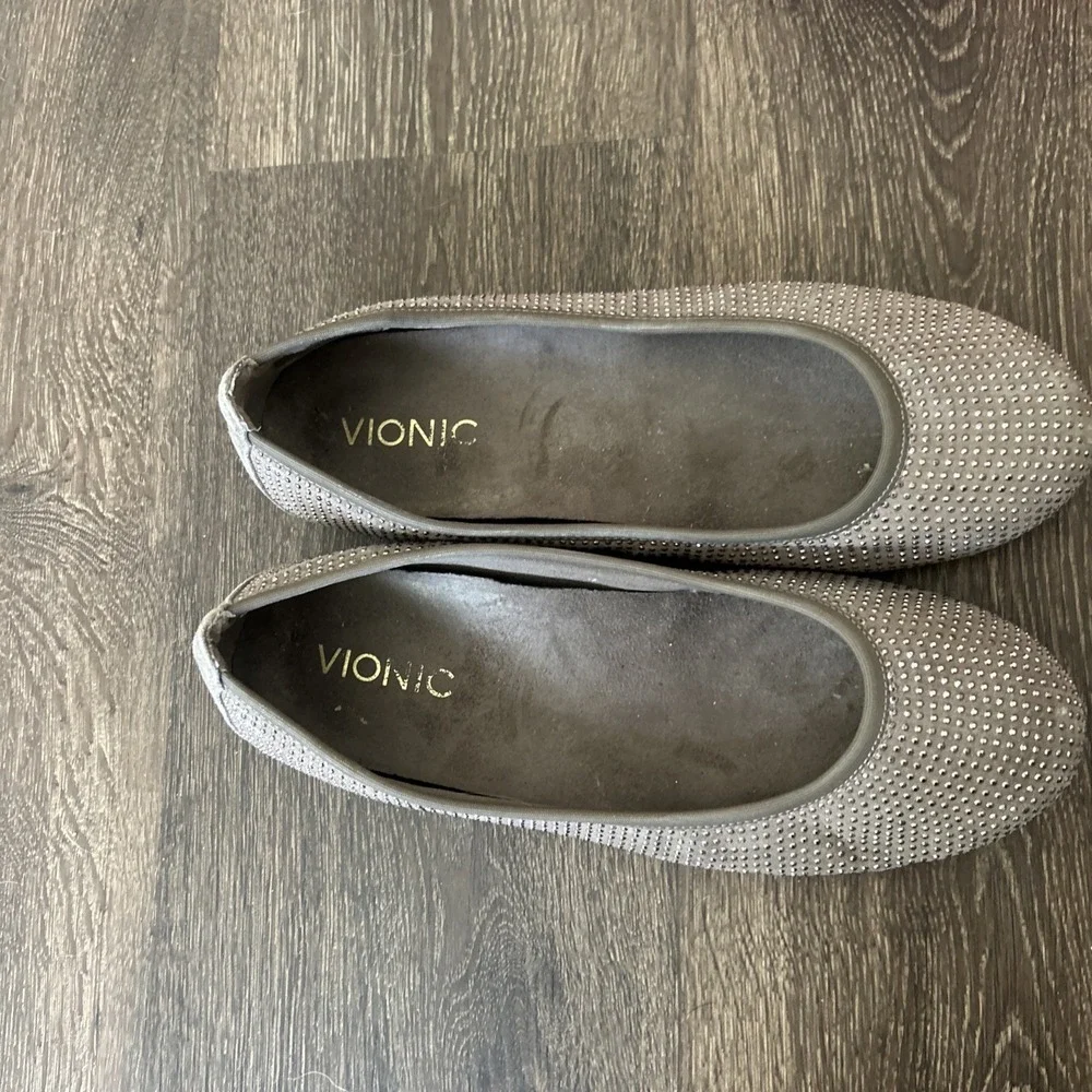 Vionic Spark 359 Willow Taupe Women's Sz 6.5 37.5 Ballet Flat Bronze Studs Shoes